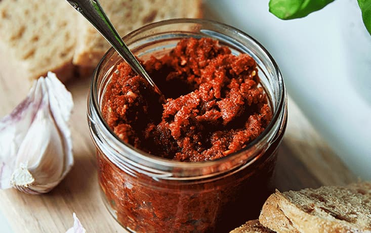 Röd pesto på smulkrisp - Färdigstekt smulkrisp - Recept | Pågen